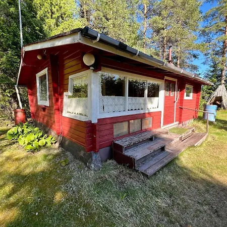 An Idyllic Little Summer In The Middle Of The Nature With Hot Tub Vakantiehuis Utajärvi
